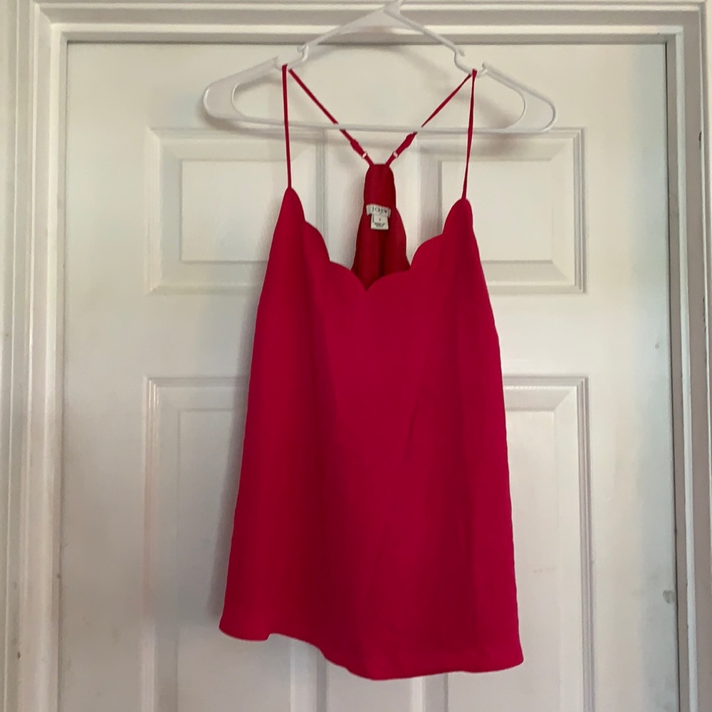 NWOT scallop trim tank top